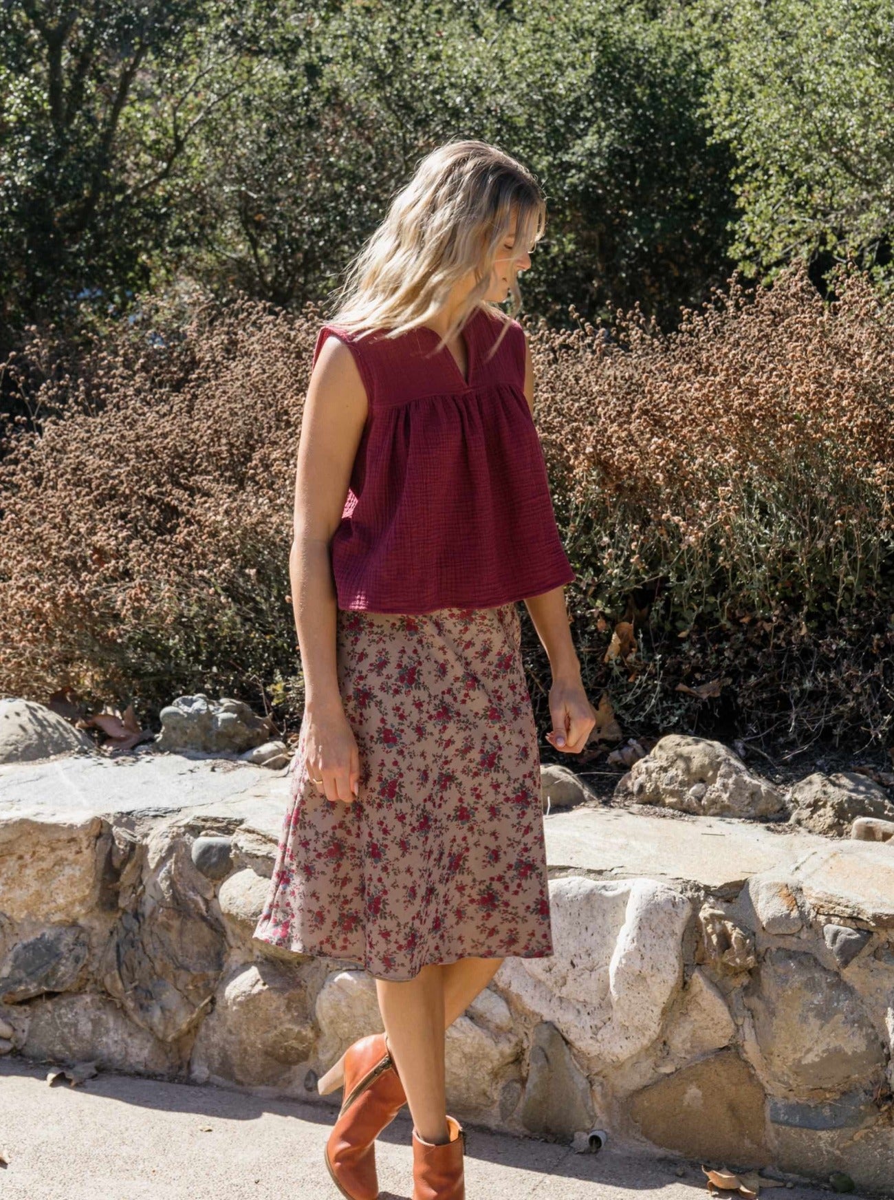 tess bias skirt in taupe rose print